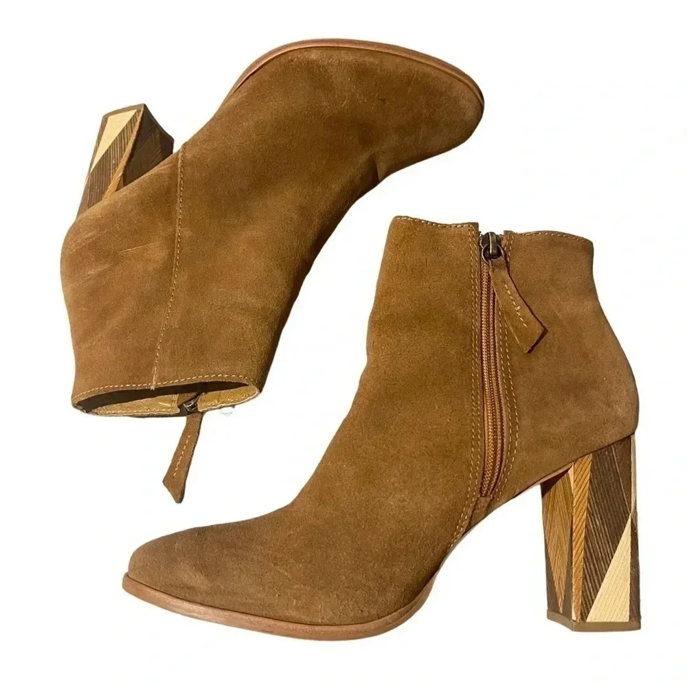 Matisse Metric Fawn Tan Suede Leather Booties. Size 9.5. EUC.
